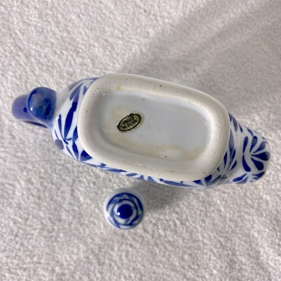 Vintage Blue White Ceramic Floral Donut Shaped Teapot - Picture 13 of 13